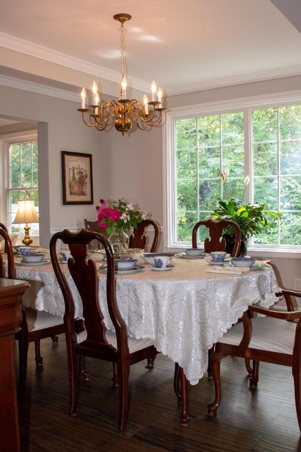 Upper Canada Coach House Bed & Breakfast